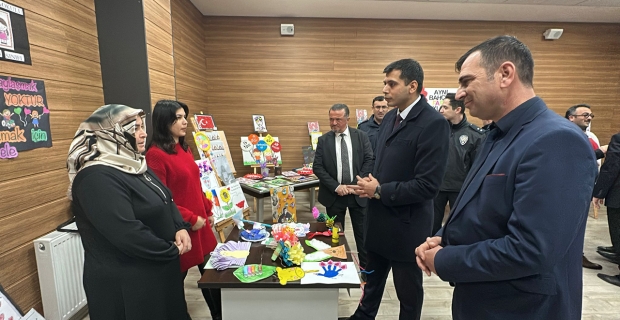 Özel öğrencilerden özel resim sergisi