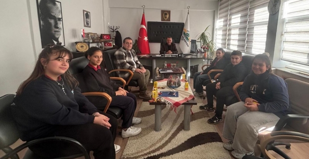 Yunus Emre İlkokulu öğrencilerinden Başkan Dereli’ye ziyaret