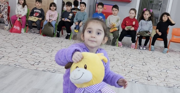 Çorum'dan kardeş okullardaki çocuklara oyuncak