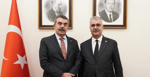 Ahlatcı, mesleki lise binasının yapımı için Bakan Tekin ile görüştü