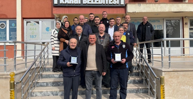 Başkan Dereli’den emekli personele vefa plaketi