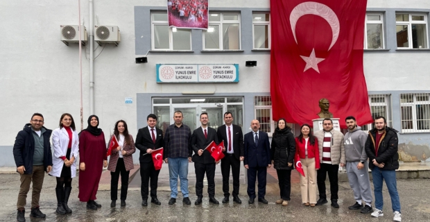 Kargı’daki tüm okullar kırmızı-beyaza büründü