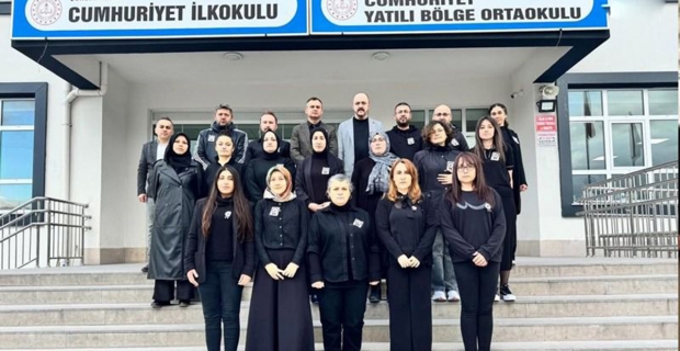 Kargı'da öğretmenler siyah kıyafetle şiddete karşı mesaj verdiler