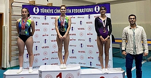 Kargılı Azra Cimnastikde 2 madalya birden aldı