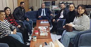 Muhtar Adayı Ahmet Yılmaz’dan öğretmenlere kutlama ziyareti