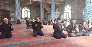 Cami cemaatinden şehitleri için dua