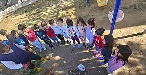 Kargı 125. Yıl Anaokulu öğrencilerinden anlamlı fidan dikimi etkinliği