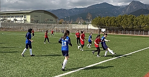 Kargı’nın ilk kız futbol takımı ilk maçına çıktı