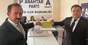 Anahtar Parti Kargı İlçe Kongresi tamamlandı! Nevzat Kuzu güven tazeledi