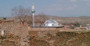 Deprem yıktı, köylüler yeniden inşa etti: Örencik Camii tarihiyle büyülüyor