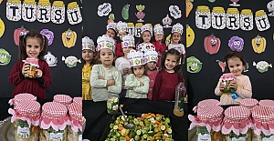 Küçük şefler turşu kurmayı öğrendi: Kargı'da kışa eğlenceli hazırlık