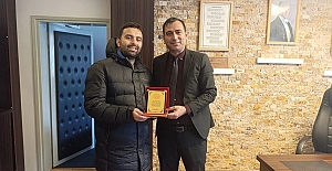 Mehmet Kaya’ya hizmetlerinden dolayı plaket takdimi