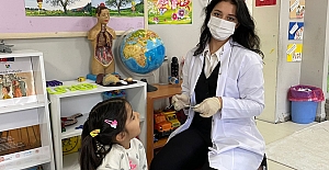 Miniklere diş sağlığı dersi: Gülüşler emin ellerde