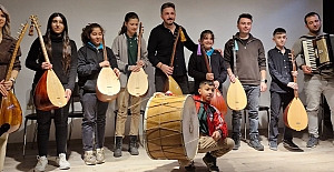 Öğretmen ve öğrencilerden unutulmaz müzik etkinliği