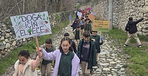 Öğrencilerden orman için farkındalık yürüyüşü