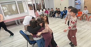 Zeynep Teyze anlattı, minikler hayranlıkla dinledi