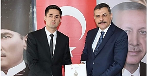 Vali Çiftçi’den Kaymakam Soydaş’a plaket