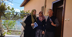 AK Partili kadınlar kapı kapı dolaştı