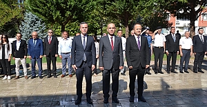 Kargı’da İlköğretim Haftası coşkusu: Atatürk Anıtı’na çelenk sunuldu