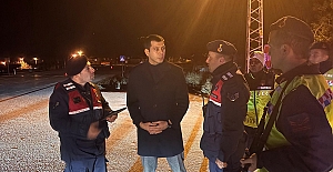 Kargı Kaymakamı Oğuzhan Akman'dan yılbaşı nöbetçilerine moral ziyareti