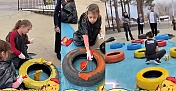 Eskimiş lastikler minik ellerde sanatsal objeye dönüştürüldü